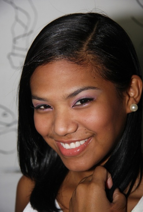 Emy Reyes art star gallery