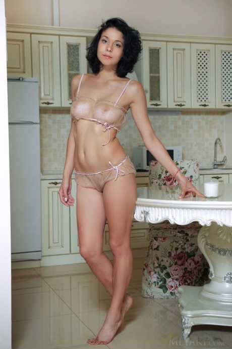 Callista Bee nude model pic