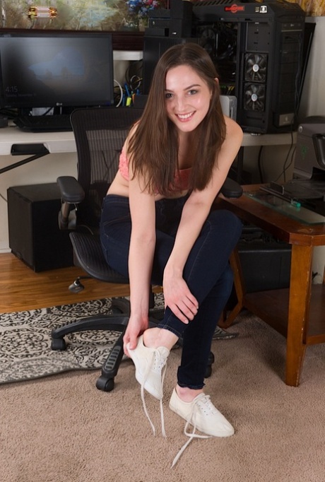 Pepper Xo model hot images
