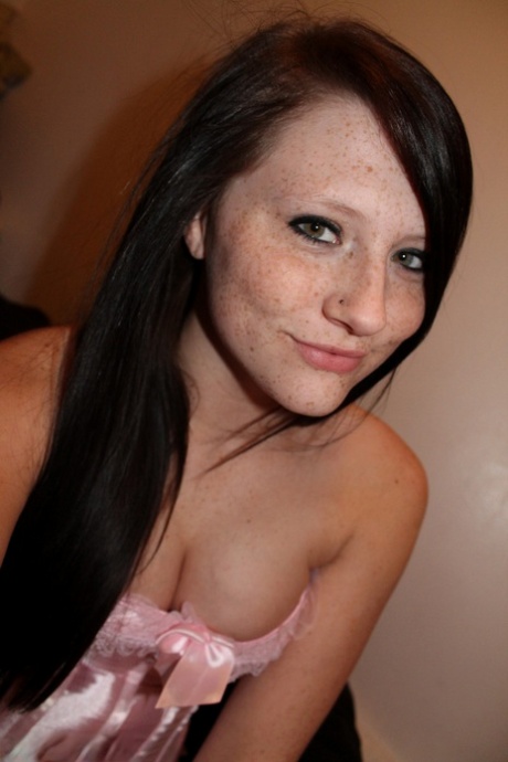Freckles 18 hot model pic