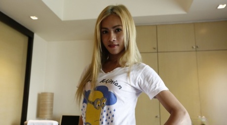 Ladyboy Fern pretty model img