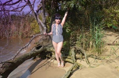 Kelly Clare model hd photo