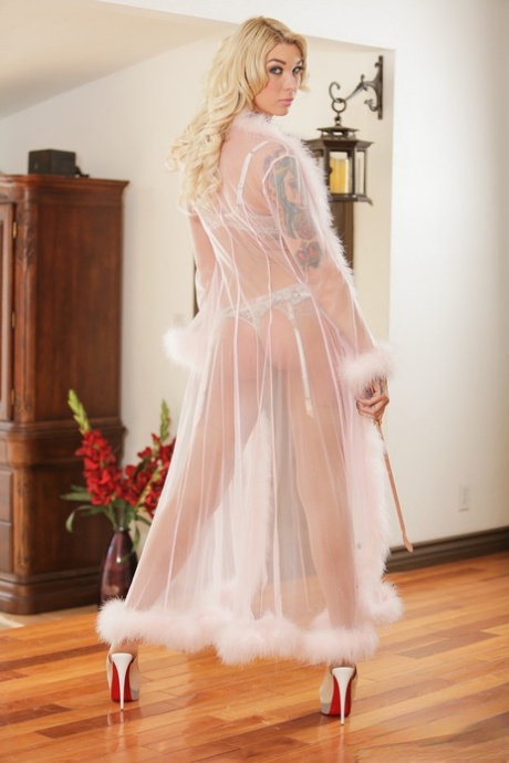 Aubrey Kate erotic model img