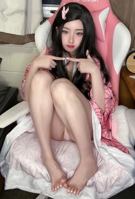 carina asiatica nudo esclusivo immagine