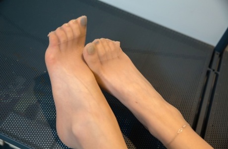skinny pantyhose porn pic