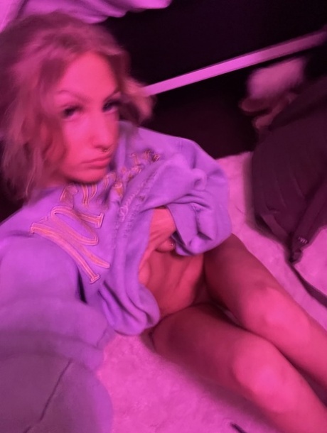 selfie rubia pornografico perfecto imágenes