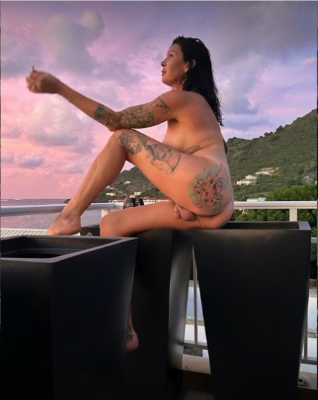 travesti tatuada sexo agradable imagen