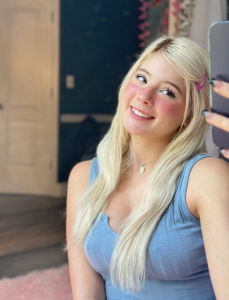 rondborstige blonde tiener beste volwassene foto