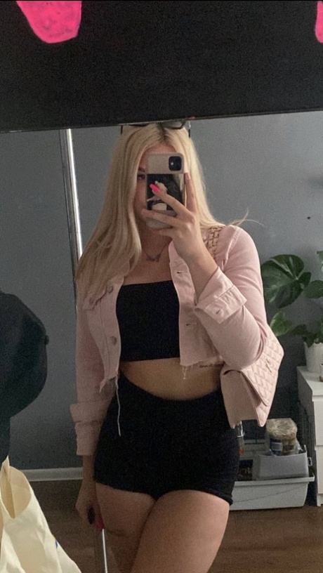 selfie rubia desnudo libre foto