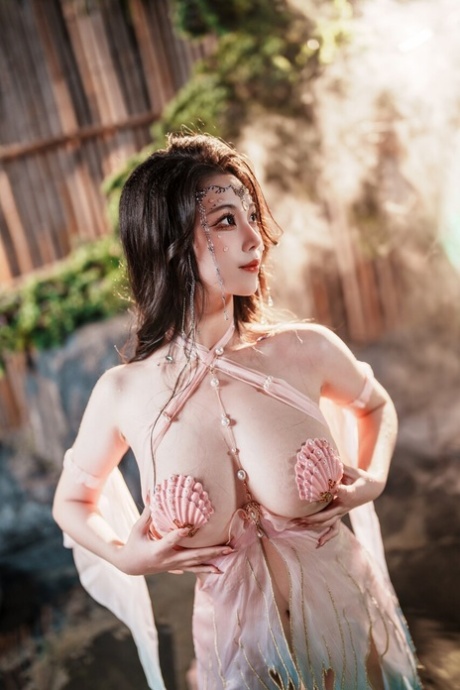 asiatique aux gros seins belle définition img
