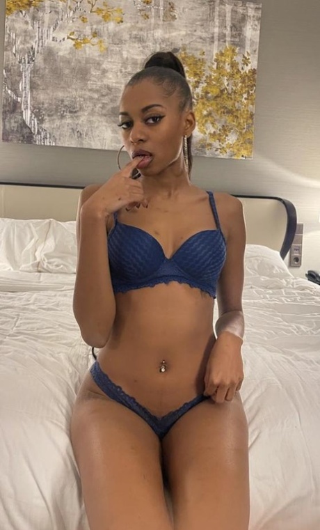 latina ébène sexy img