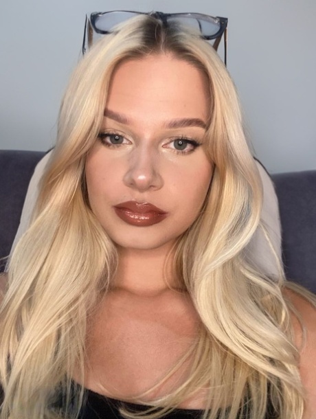 blonde solo gratis exclusief archief