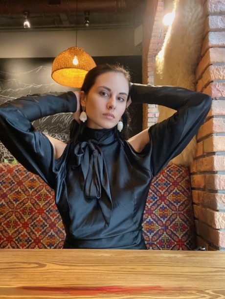 dünne Brünette exklusive kunst fotos