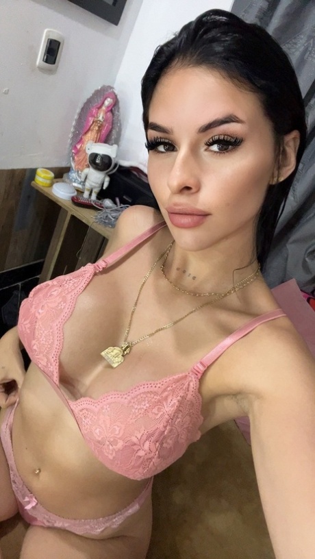 beba u donjem rublju seksi gole galerije