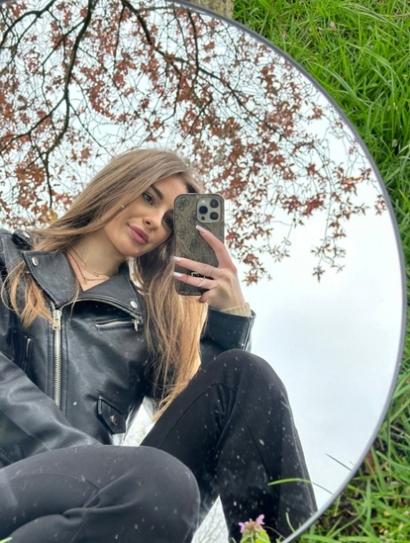 tinejdžersko ogledalo seksi slike