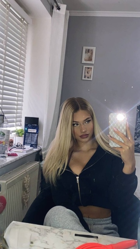 teen mirror pornographic pic
