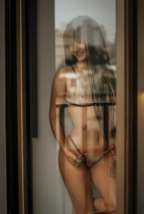 lencería morena desnudo bonito galería