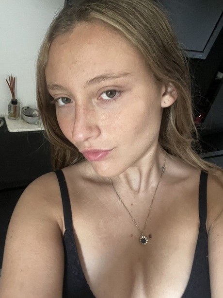 velike usne seksi gole slika