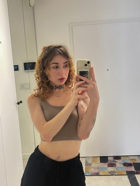 teen mirror hot nude photo