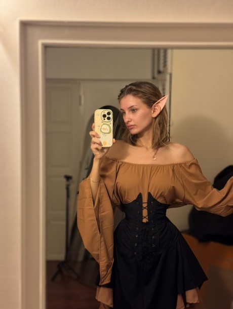 teen mirror sexy photos