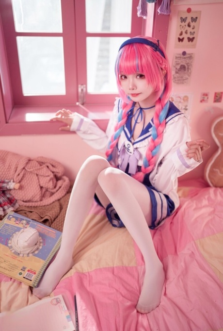 ピンクの髪 ヌード 写真