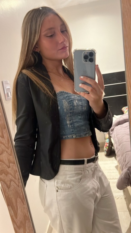 magere brunette tiener naakten pornografisch galerijen