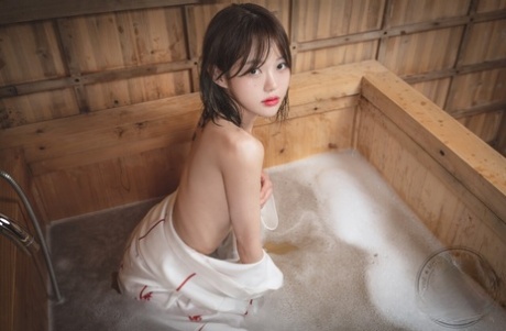 mandi lesbian telanjang seksi foto