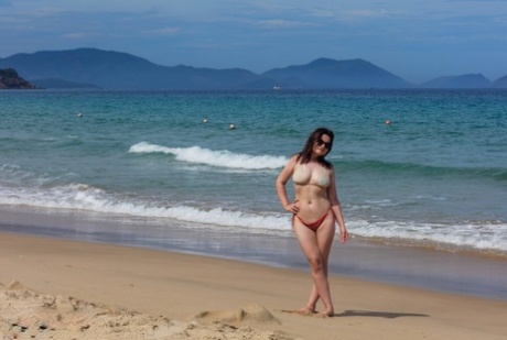巨乳の彼女 ヌード 画像