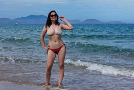 vriendin met grote tieten sexy hoge kwaliteit foto