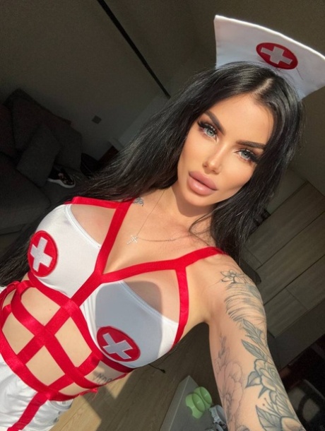 grote tieten tatoeage pornografische hd foto