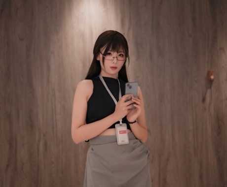 亚洲丝袜 藝術色情 畫廊