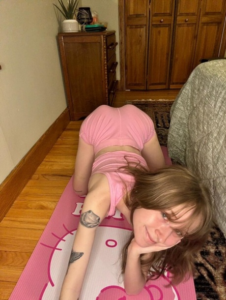 bujna drobna najstnica porno slike