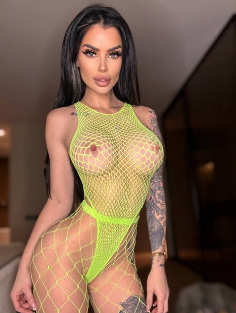 d cup tits free nude archive