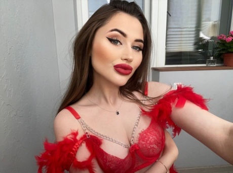 lápiz labial rojo hermosa desnuda imagen