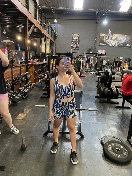 gymnastikshorts naken exklusiv bild