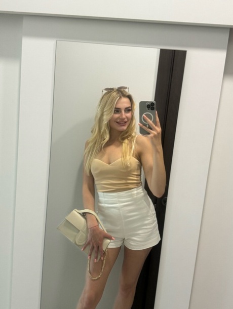 blonde selfie pretty gallery