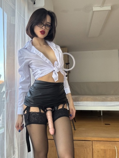 brunette stockings hd pic