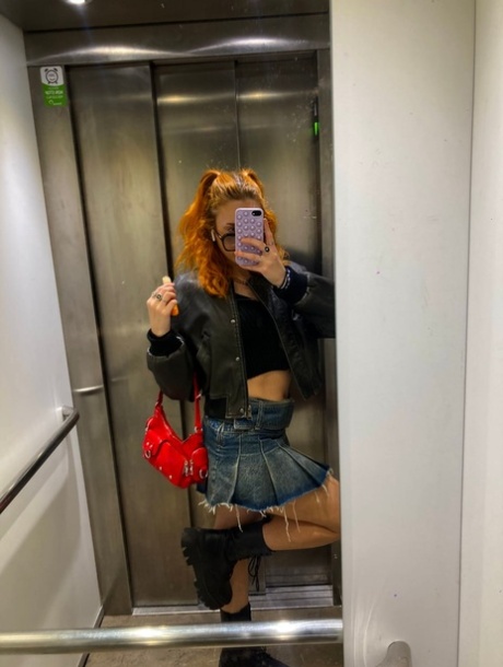 teen mirror hot porn img