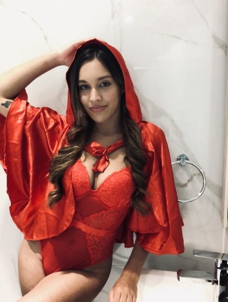 seksowna brunetka xxx wysoka jakość kino