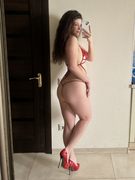 tetovirana milfka odrasli slika