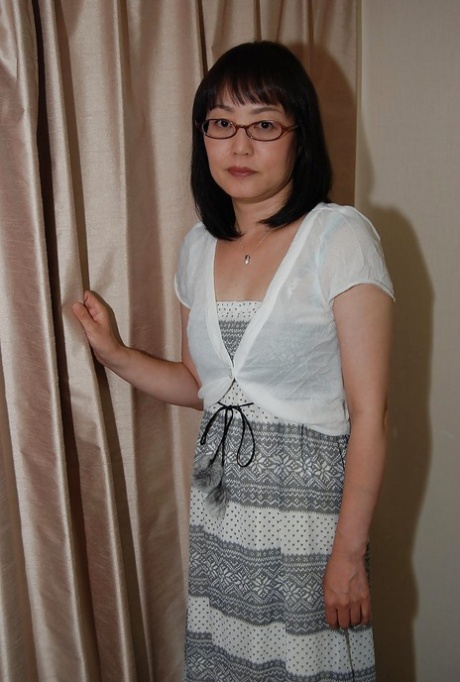 نظارات آسيوية xxx صورة
