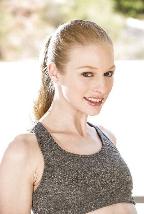 Avril Hall star porn pictures