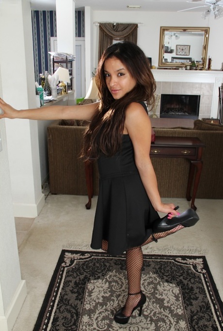 Viviann Wood beautiful star pics