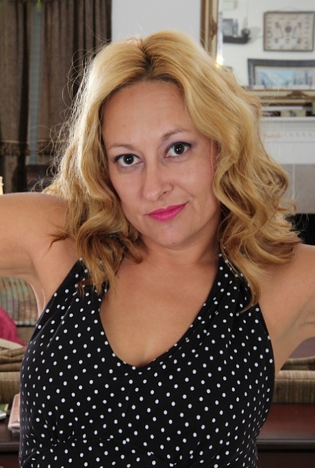 biuściasta azjatycka MILF ekskluzywne nago archiwum