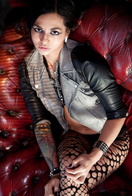 Holly Dee model art pics