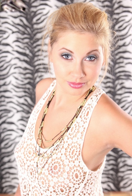 Holly Anderson model art pictures