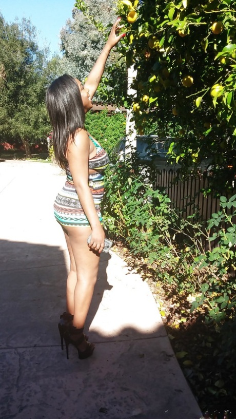 ebony skirt porn picture