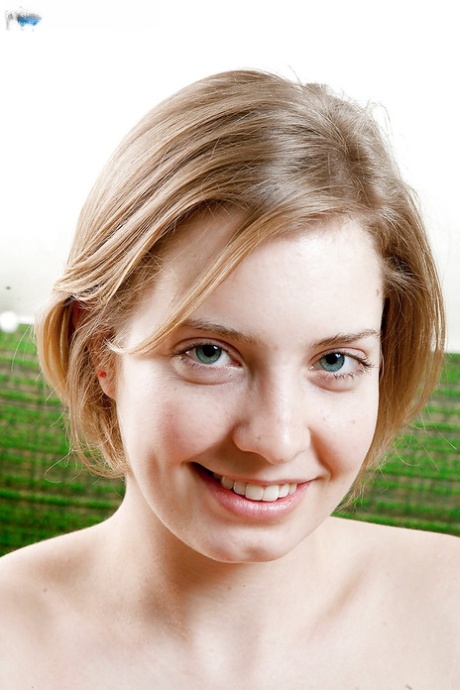 Kara Dasha model free pic