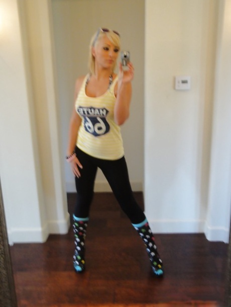 Lexi Swallow beautiful model pics