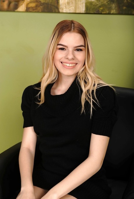 Cora Ora hd model photo